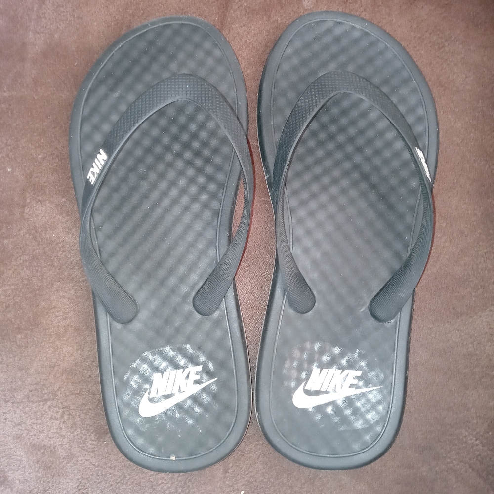 Nike flip flops